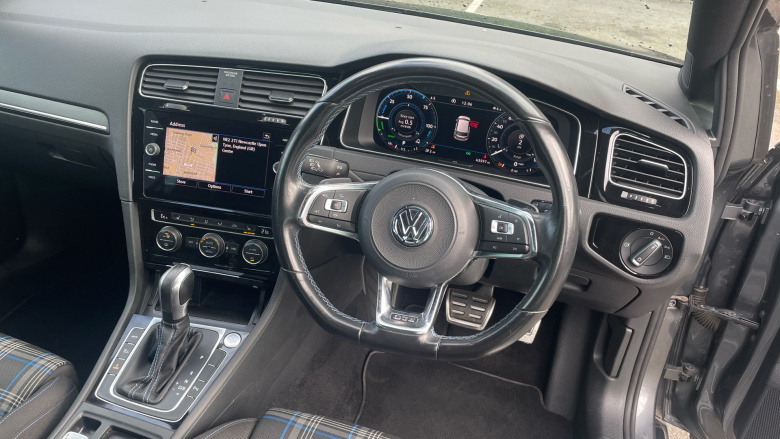 Volkswagen Golf 1.4 TSI GTE Advance 5dr DSG Hatchback